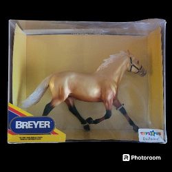 Breyer TRU Horse of a Different Color 730901 Gold Metallic Pacer Toys R Us 2001