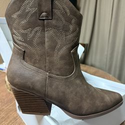 Woman’s Cowgirl Boots