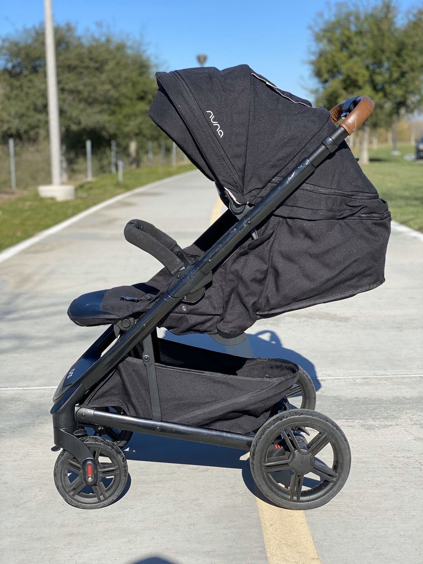 Nuna TAVO Stroller & Nuna Pipa Lite Car Seat/All in One Travel System **no Base Included** - Caviar/Ebony Color