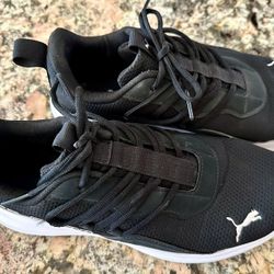 Puma Brand Black and White Shoes Size 10 Athletic walking hiking Sneakers 