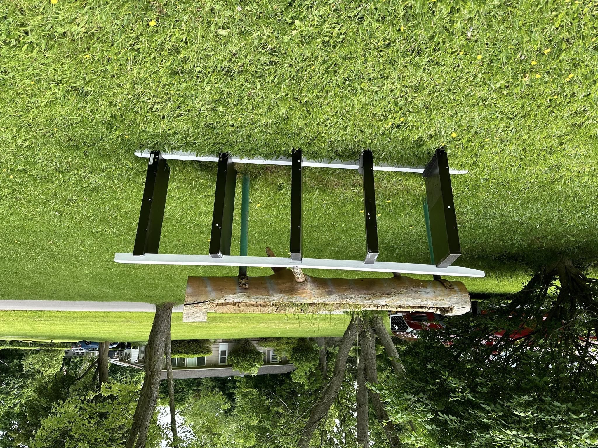 DUAL COLORED LADDER SHELF