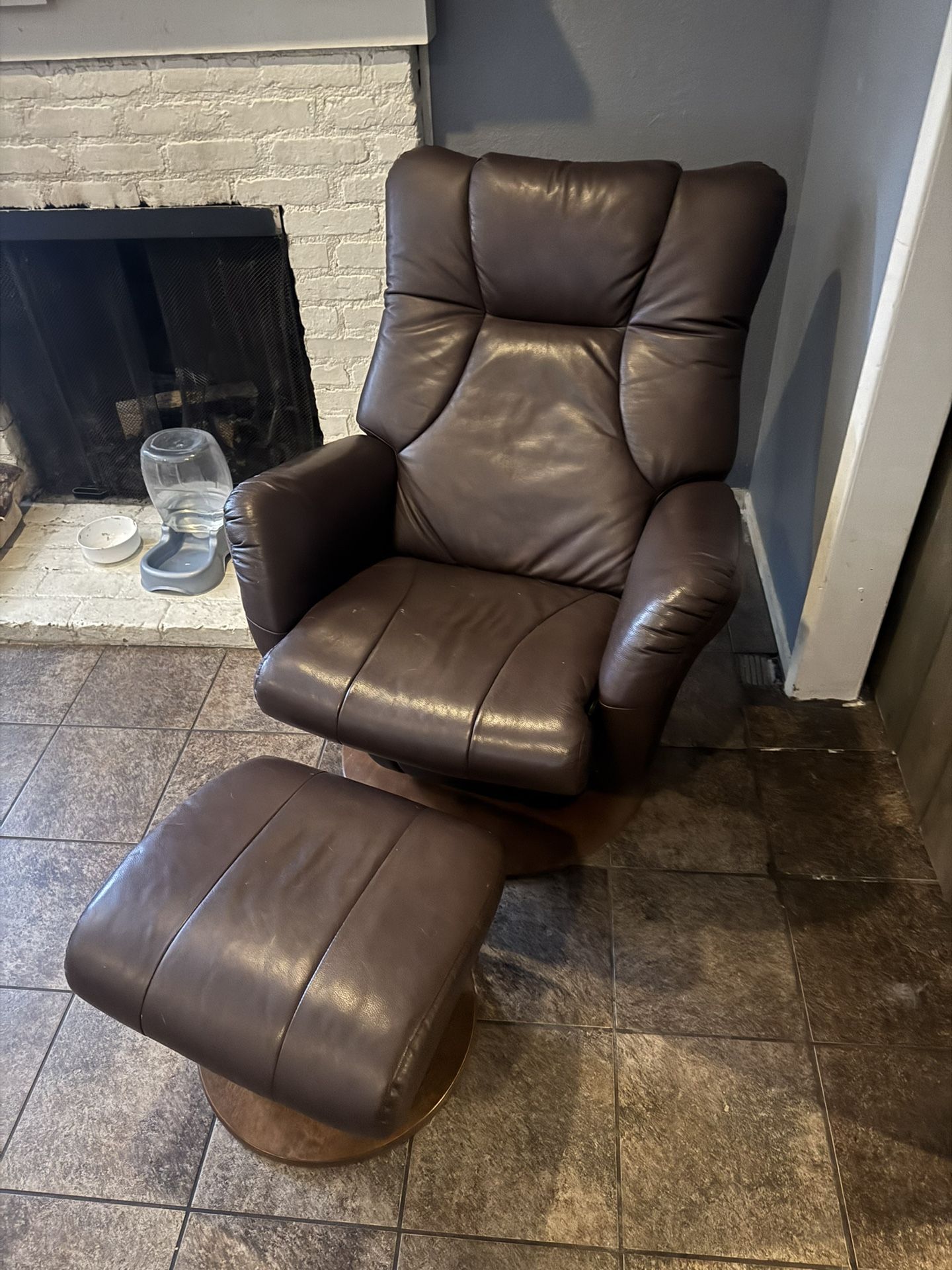Leather Swivel Recliner W Ottoman - Brown W Swivel Base