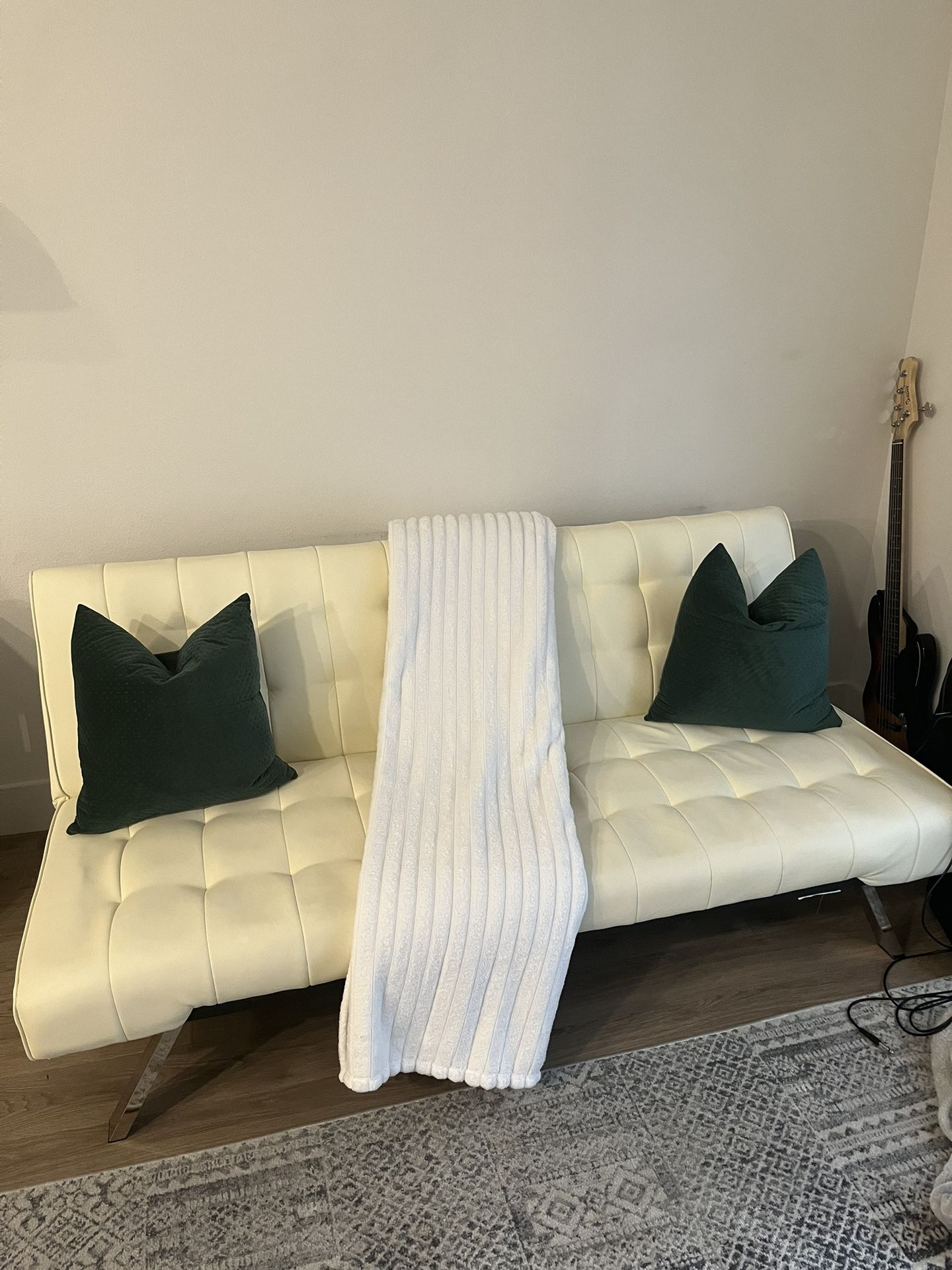White Couch That Turns Into A Bed