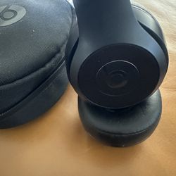 Beats by Dr. Dre Beats Solo 3 Wireless Bluetooth Headphones Matte Black