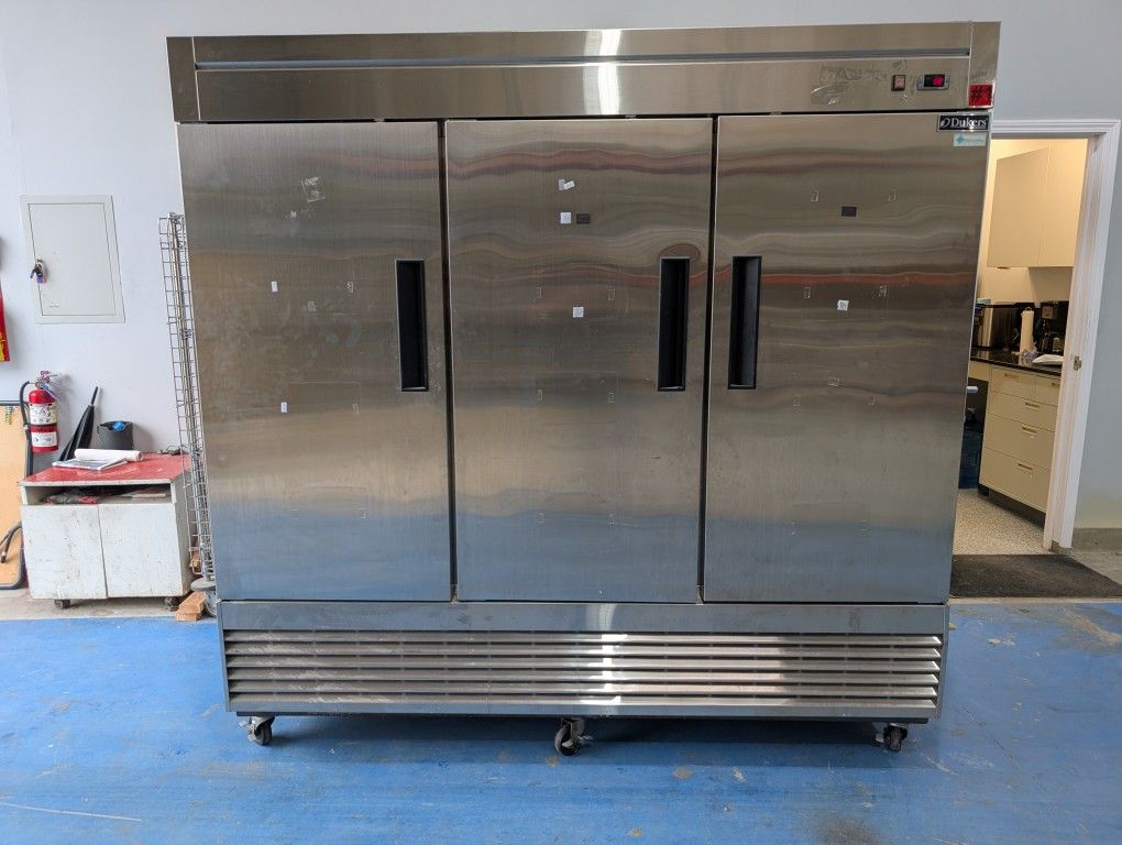 Dukers D83R 3-Door Commercial Refrigerator
