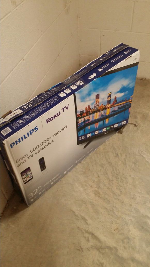 Price firm brand new 32 inch Philips Roku Smart TV
