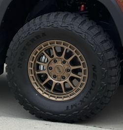 DTS 606SB 17” complete wheels
