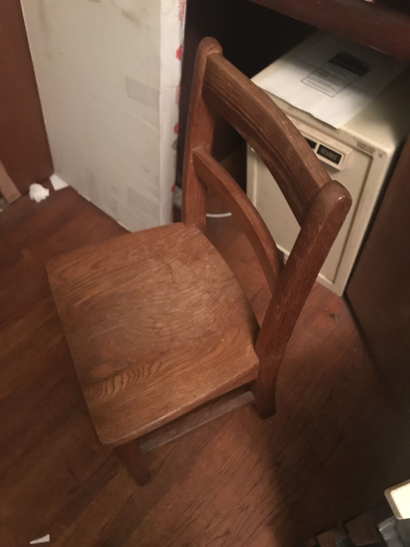 Antique chair!! Pickup now!!!