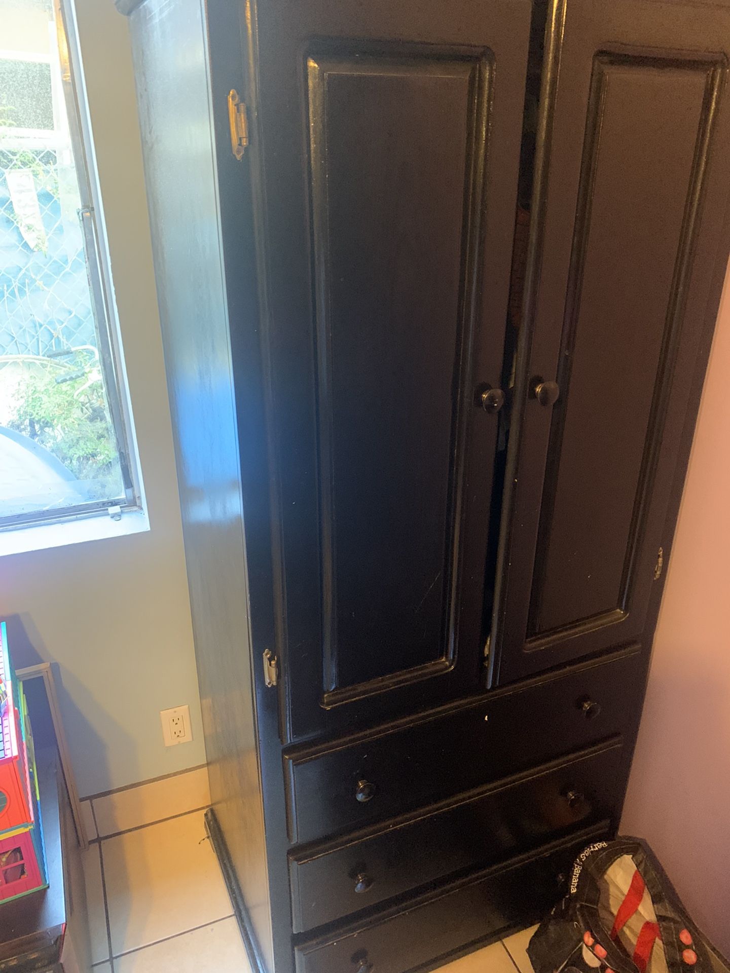 Dresser. (great condition)
