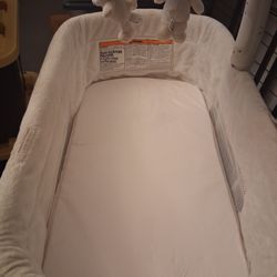 Great Condition Bassinet 