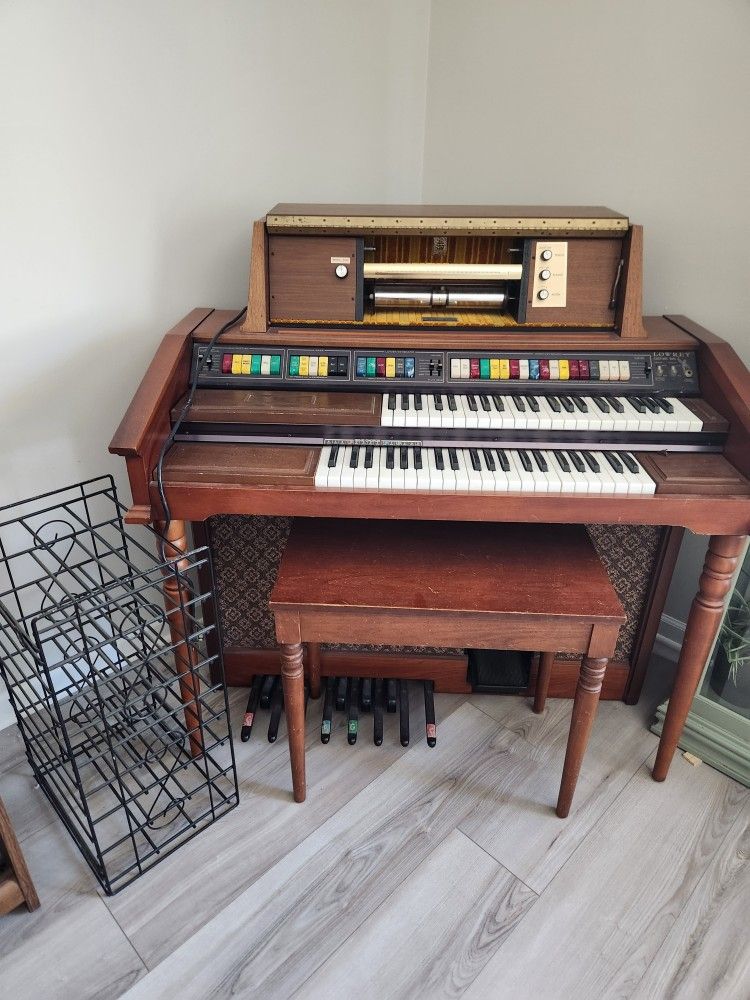 Lowrey Genie 88 Player Organ