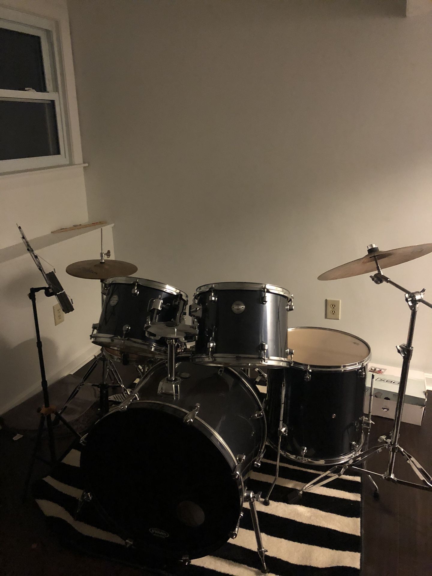 Drums set