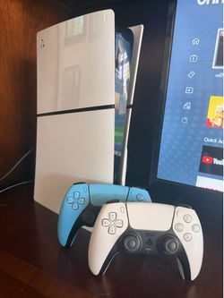 PS5 Slim, 2 controllers, 2GB storage