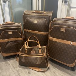 Adrienne Vittadini 4-Piece Luggage Set