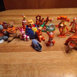Tigger, Winnie The Pooh, Roo Piglet And Eeorye Figures 