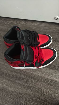 Nike Air Jordan 1 High OG Satin Size 9