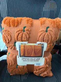 VIRAL TIK TOK COSTCO FAUX FUR HALLOWEEN FALL THROW PUMPKIN