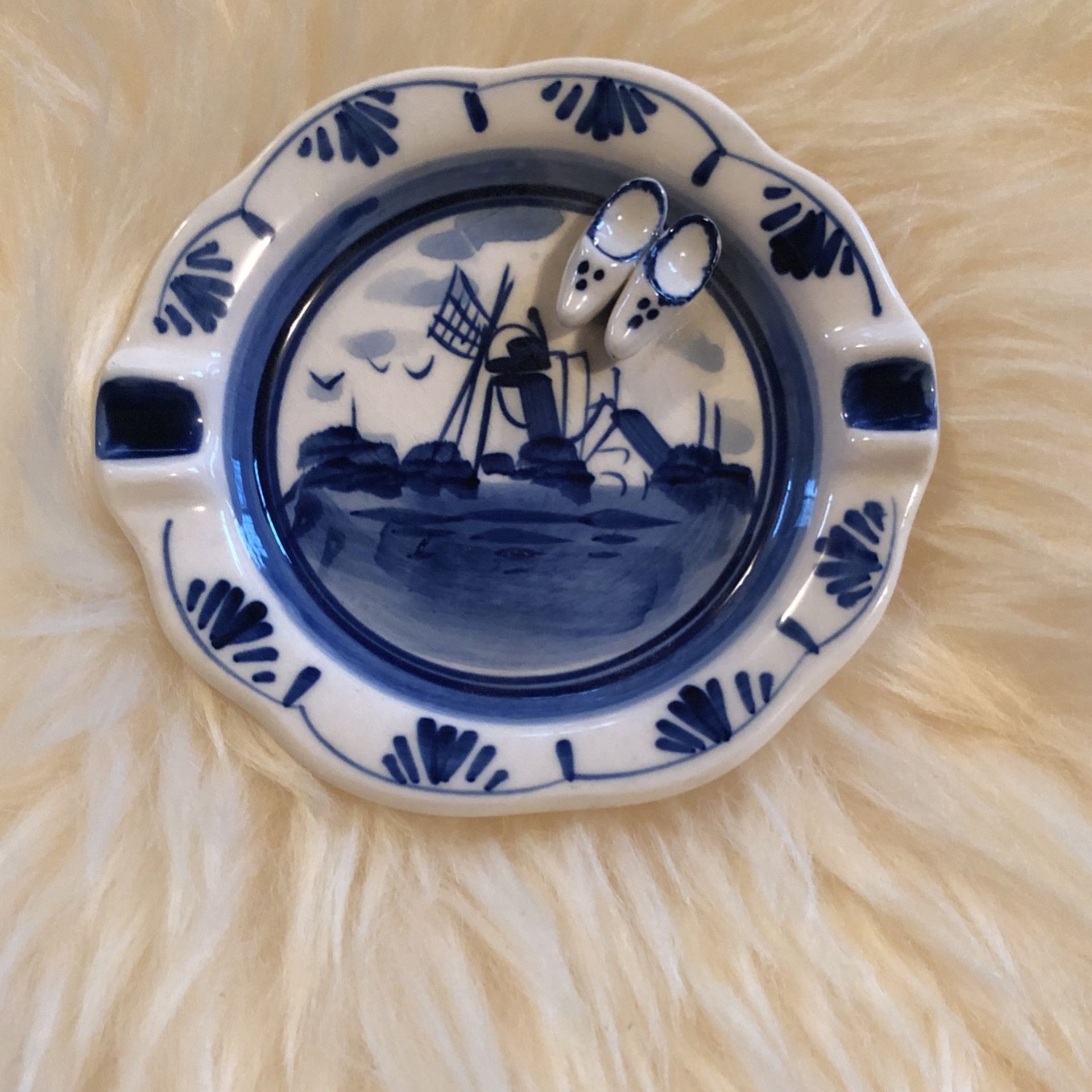 Vintage  Hand Painted 4 Inches Ashtray Delfts  Blue