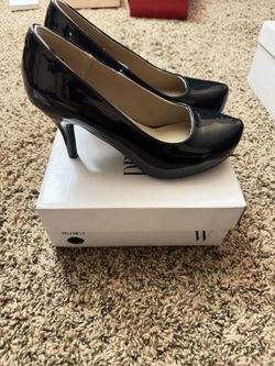Navy Blue Heals Size 5.5