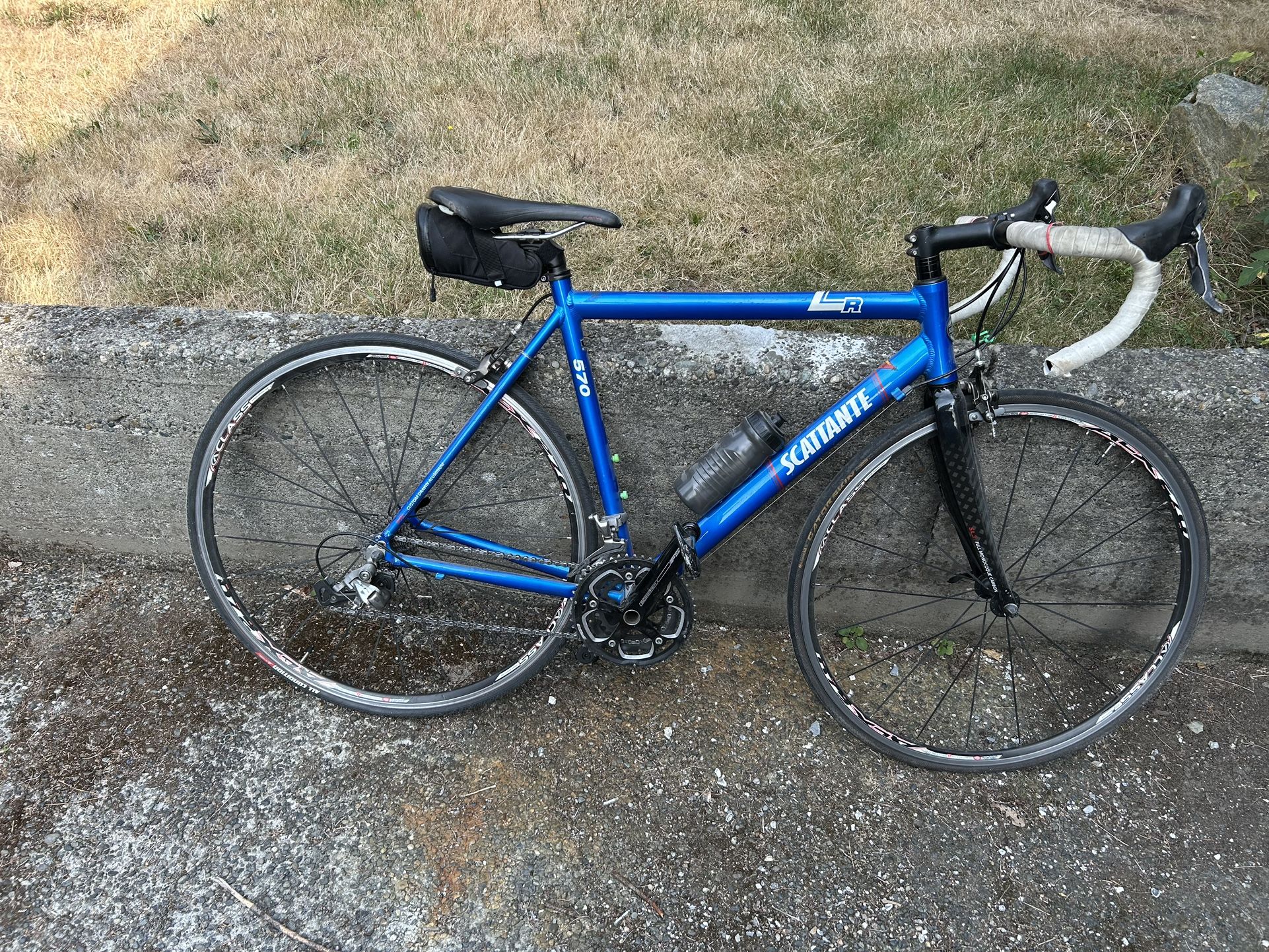 $50 Scattante 570 54 CM Road bike And helmet