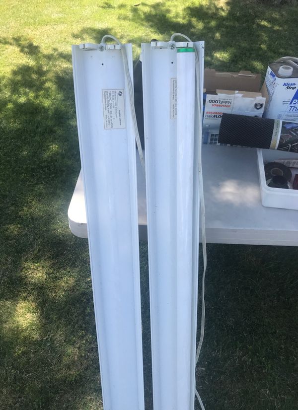 Fluorescent shop lights no bulbs 48 inch for Sale in Fresno, CA OfferUp