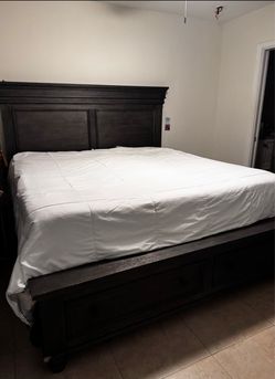 King size bed and mattress