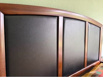 Rooms To Go Queen Bedroom Set – Bed, Mattress & 2 Nightstands – Great Condition