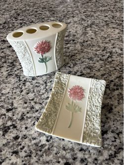 Floral bathroom accessory set - toothbrush holder and soap dish