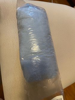 Brand New Luxury Towel Set (16" x 31") – Light Blue Brand new in original sealed package! Soft, highly absorbent luxury towel set, perfect for home