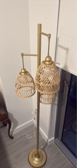 Modern 3-light Floor Lamp *LIKE NEW*