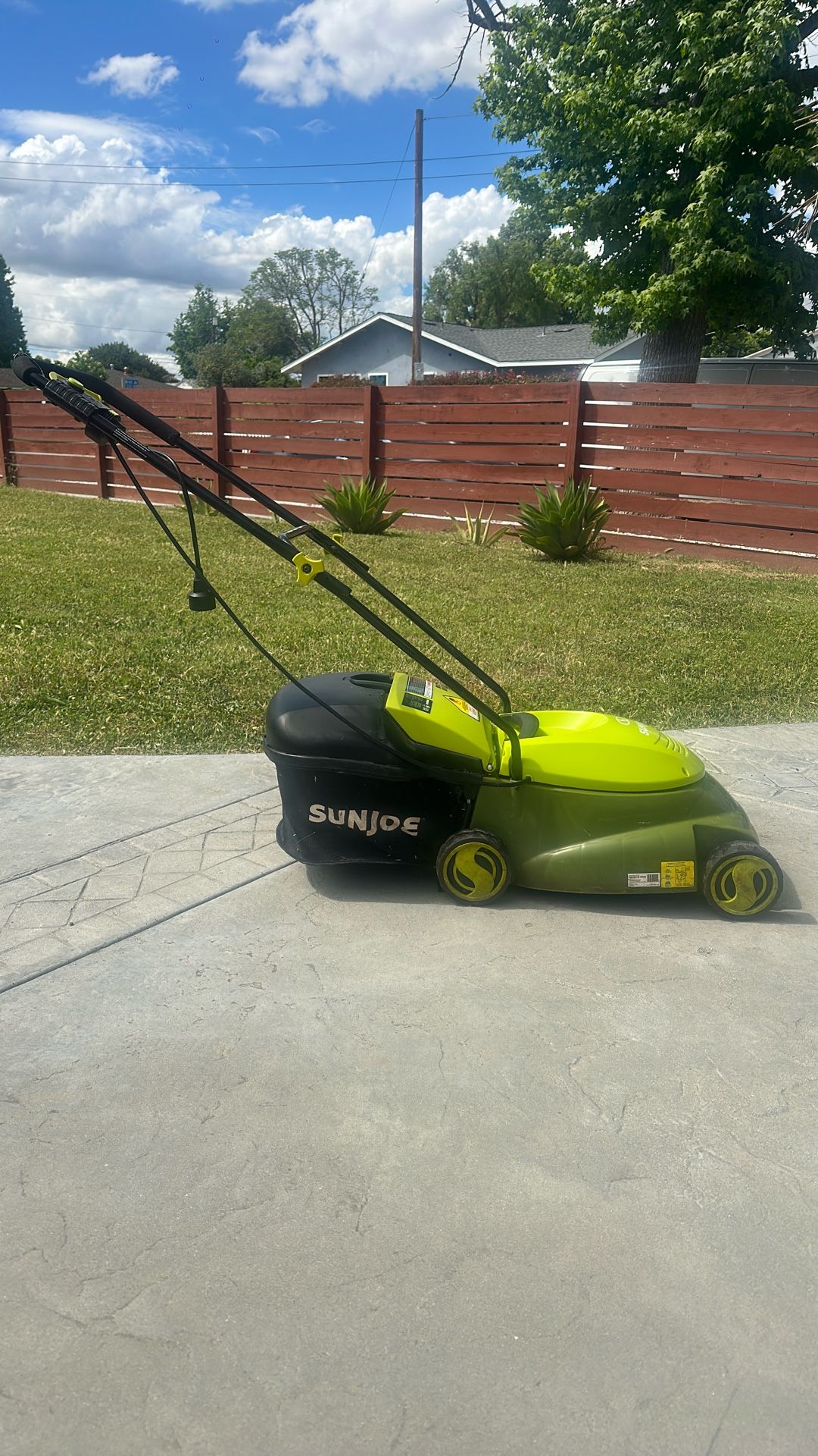 Sunjoe Electric Lawnmower
