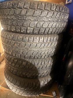 Set of 4 Studded Winter Tires