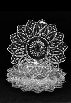 Federal Indiana Clear Glass Petal Pattern 1950’s Set of 6 Dinner Pates & 2 Bowls 