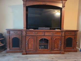 Entertainment center