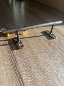 Fingerboard flat bar