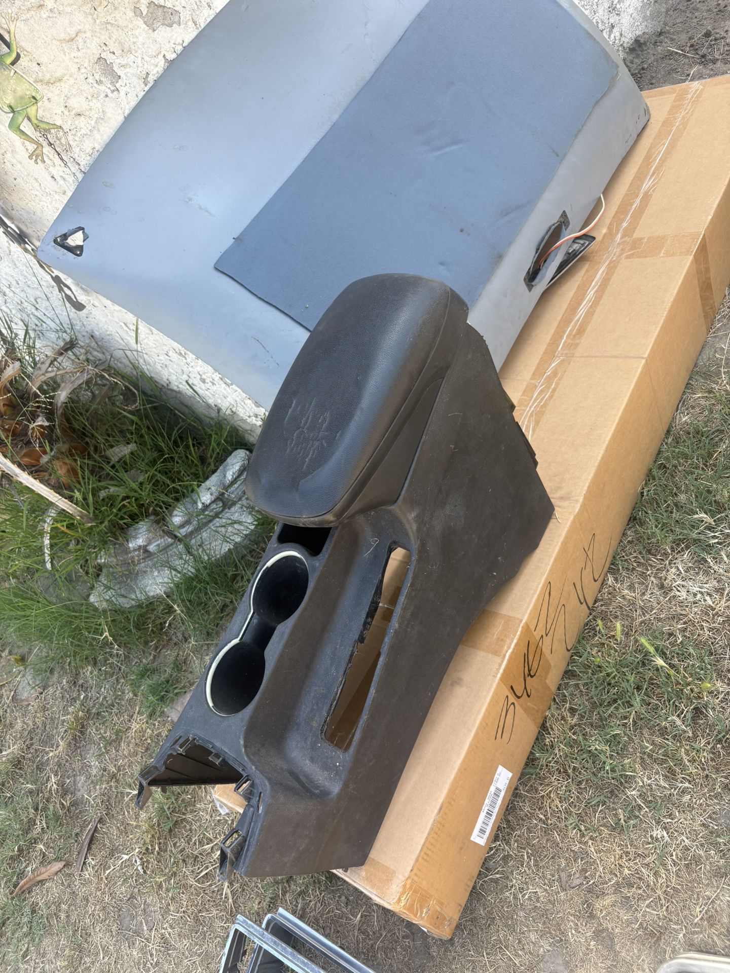 Hyundai Elantra Center Console