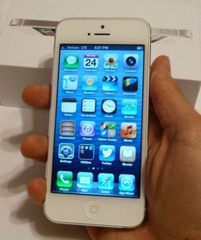 IPhone 5 64GB*******T-MOBILE,METROPCS***** AT&T,CRICKET Like new condition Free Phone Case $179.99 Or Best Offer