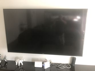 70’’ Samsung TV With Remote Wnd Box