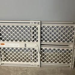 Expandable Baby or pet Gate like new 