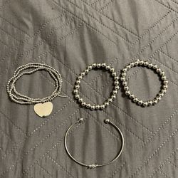 Woman’s Love Bracelet Set 