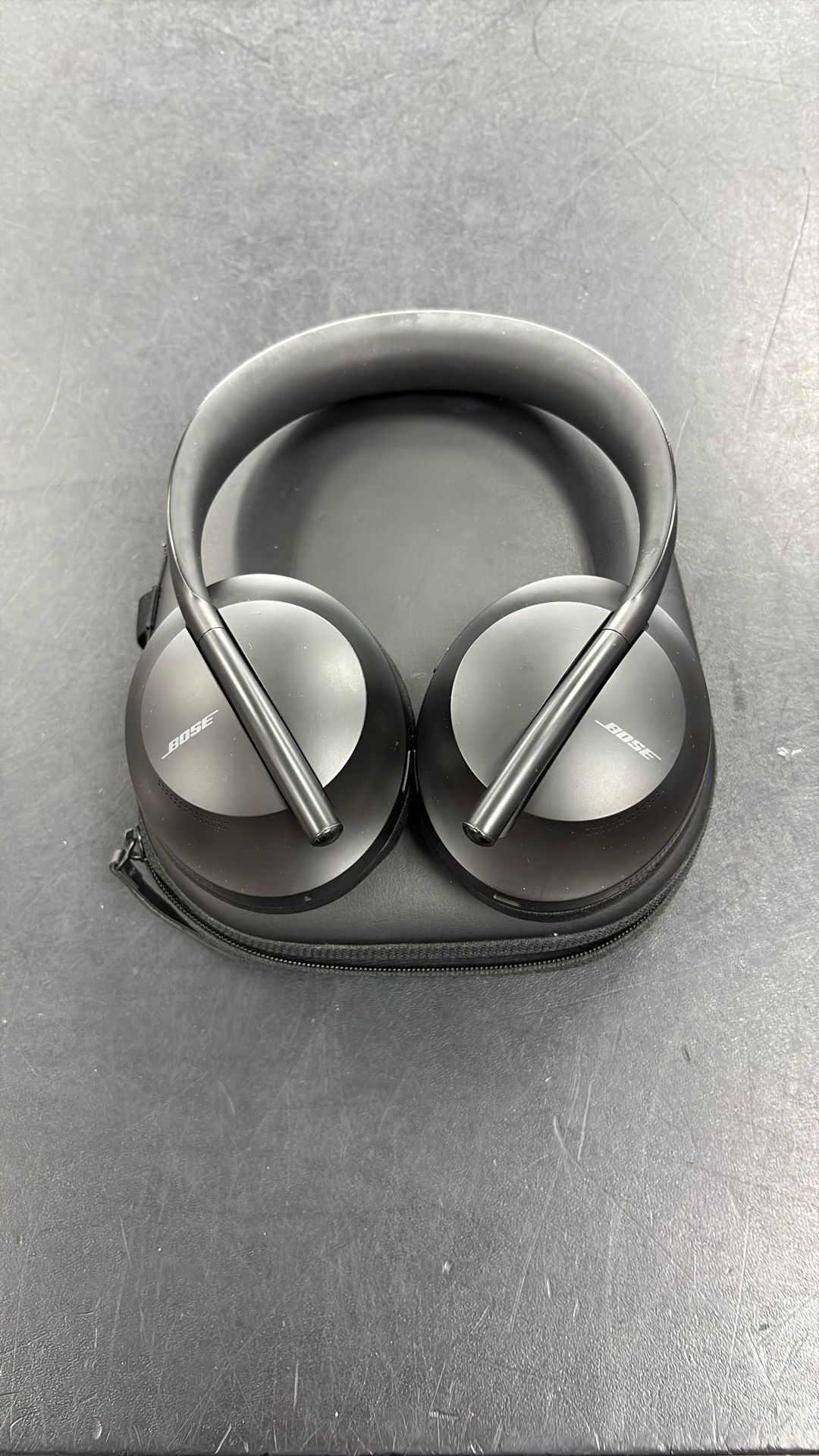 Bose Noise Cancelling Headphones With Case