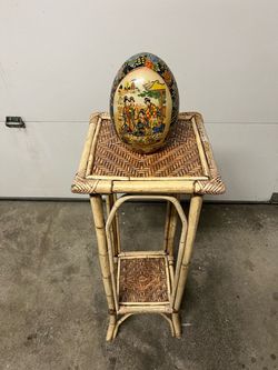 Large Vintage Satsuma Japanese ceramic egg, hand painted with Geishas