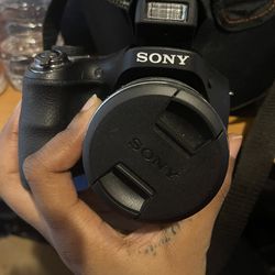 Sony 20.1 megapixel CyberShot Camera With Bag