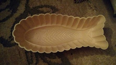 EUC Fish Mold Dish