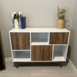 Storage / entry table