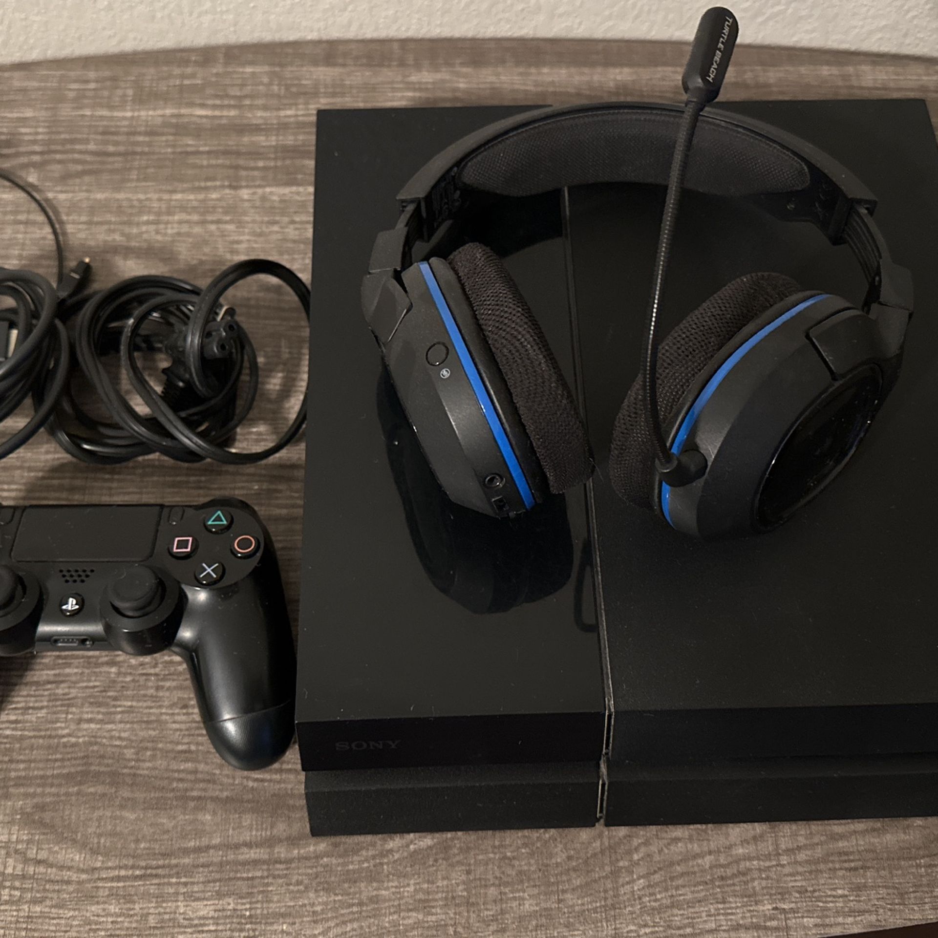 PS4 500 GB with Beach Turtle Headphones 