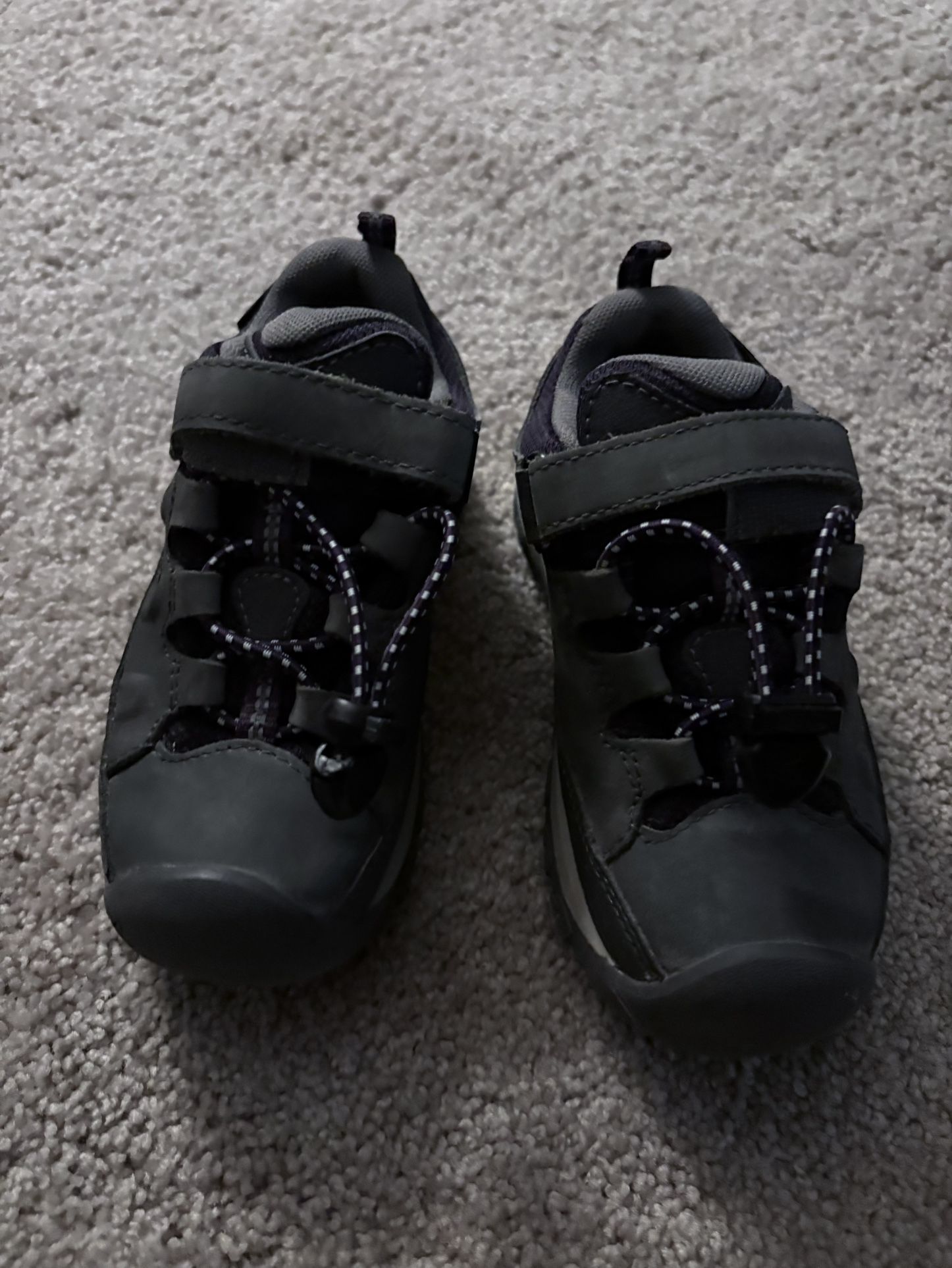Keen Waterproof Hiking Shoe (Toddler size 9) 