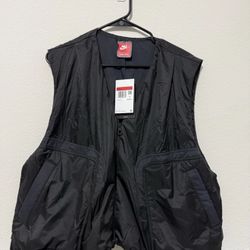 Nike Tech Men's Size Large Woven Black Loose Fit Lightweight Vest HM4262-010 NWT