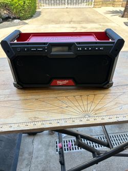 Milwaukee Jobsite Bluetooth Radio Speaker