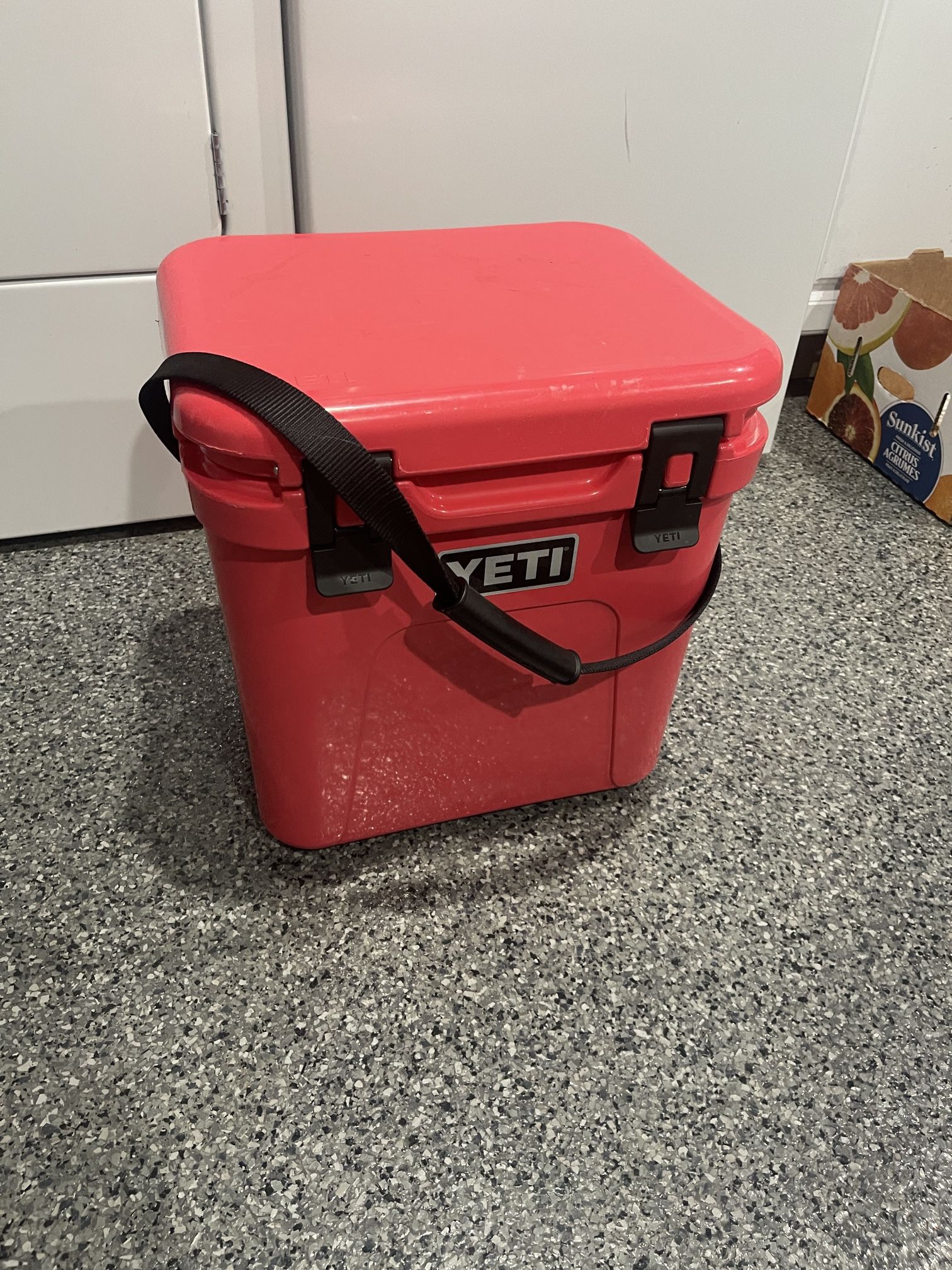 Yeti Roadie 24 - Bimini Pink